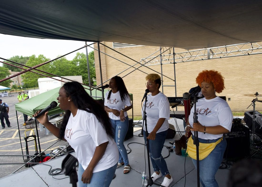 Lady V.O.V on the mic &mdash; showtime