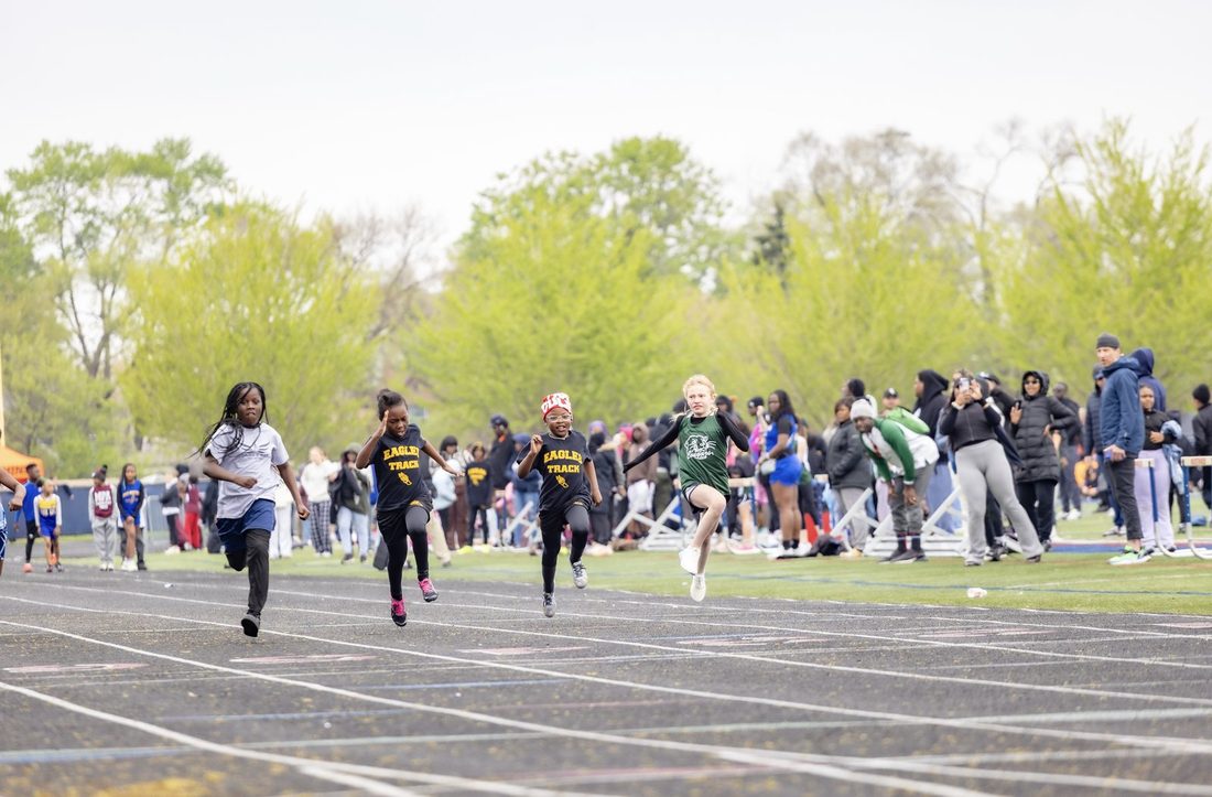 Eagles Track - flying down the stretch