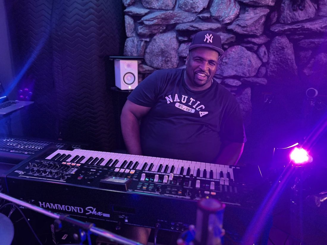 Hammond smiles - organ in the house